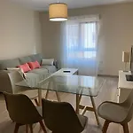 Apartamento 10 Minutes From Vut-4369-as9